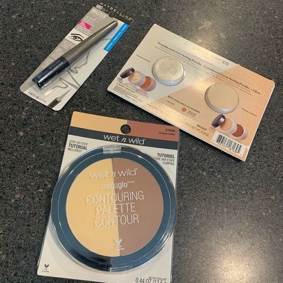 Cosmetics bundle  - Picture 1 of 4